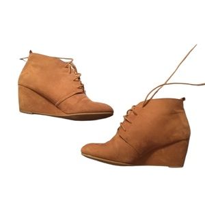 ~ New Direction Women’s Suede Booties ~ Size 10M